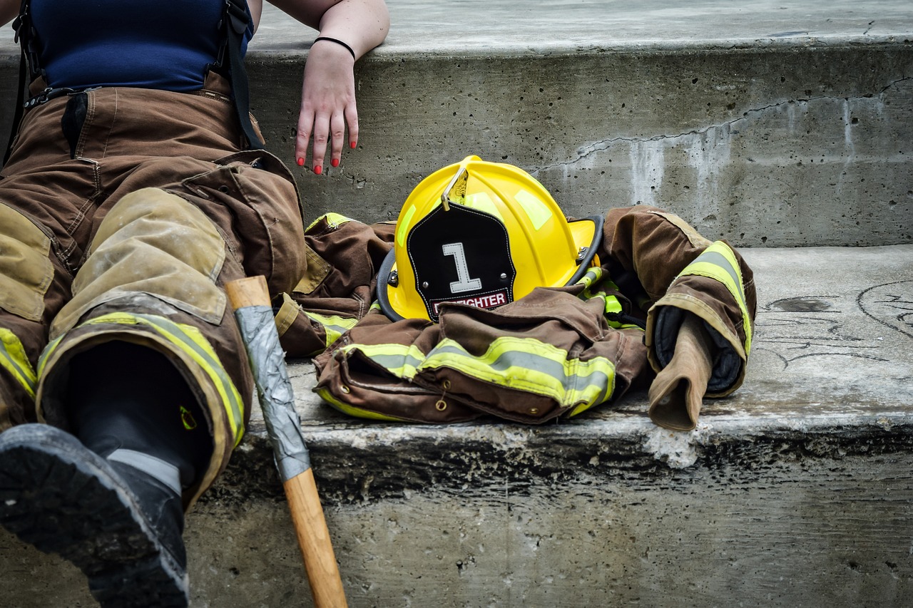 career-1501615_1280 Firefighter sitting by her helmet and coat.