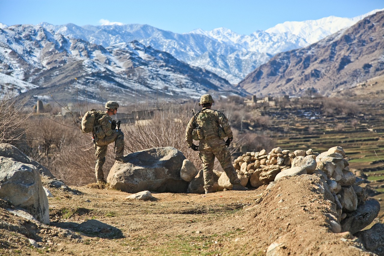 soldiers-60714_1280 two soldiers overlooking a mountain range.