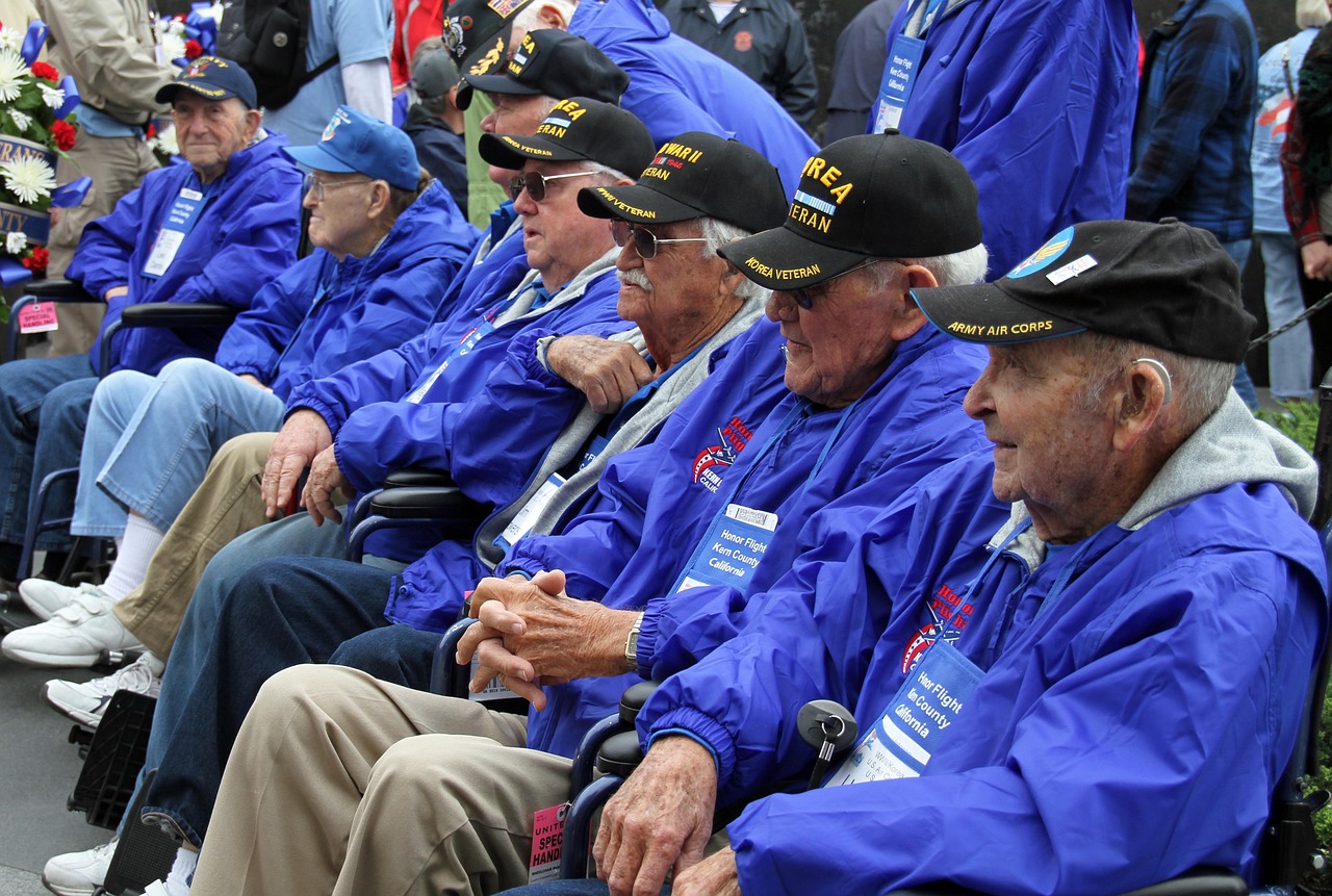 veterans-1500603_1280 elderly Korean War Veterans sitting in a row